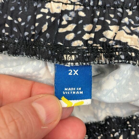 Old Navy Extra High-Waisted Dolphin-Hem Run Shorts 2.5-inch inseam 2X - Picture 7 of 11